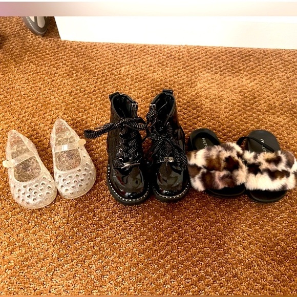 Bundle of 3 Pairs of Girls Shoes Slippers, Combat Boots, Jellies Size 18-24M/5 - Picture 1 of 11